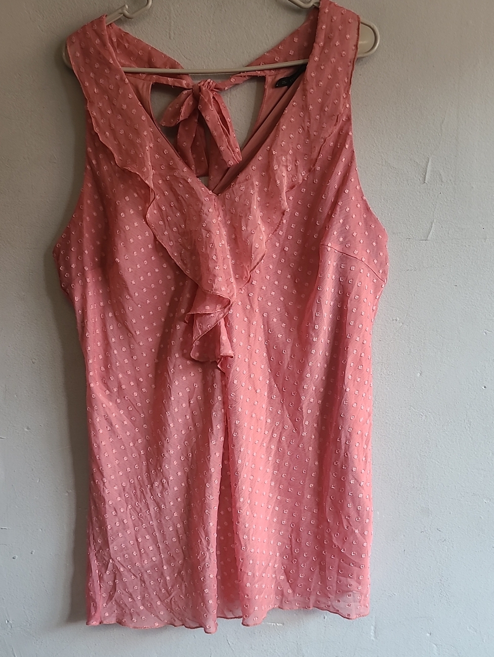 Women's 2X Maurices pink textured dot ruffle v-neck tie back tank top shirt